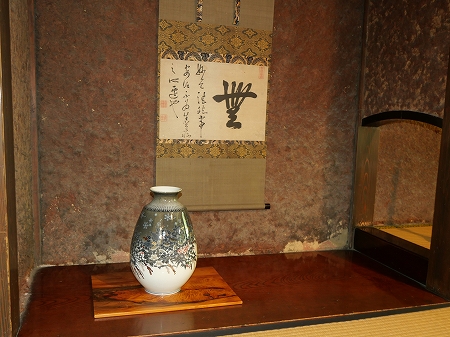 床の間　稲穂四季花文花瓶.jpg