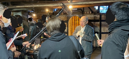 記者様に囲まれた１４代.jpg
